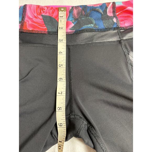 Lululemon Chase Me Crop II Secret Garden Black Leggings Size 6 - Picture 8 of 12